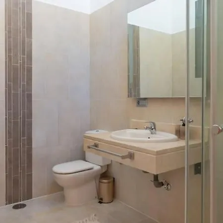 Stunning 2 Bd Townhouse By Hostlovers Appartement Estepona